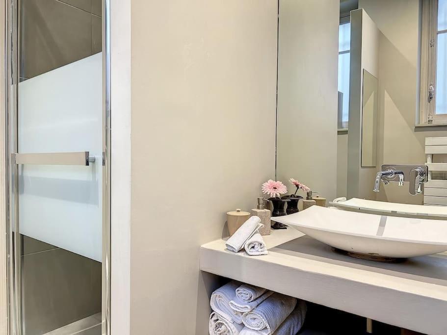 Confidentiel, Particulier 16eme Appartement *