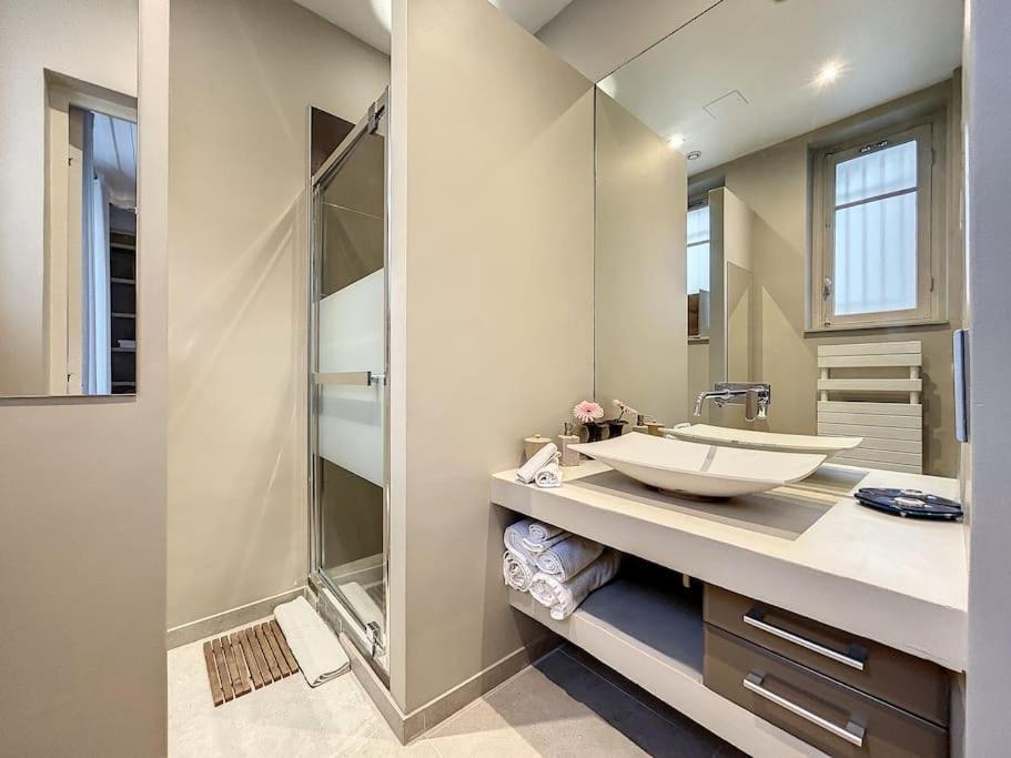 Confidentiel, Particulier 16eme Appartement